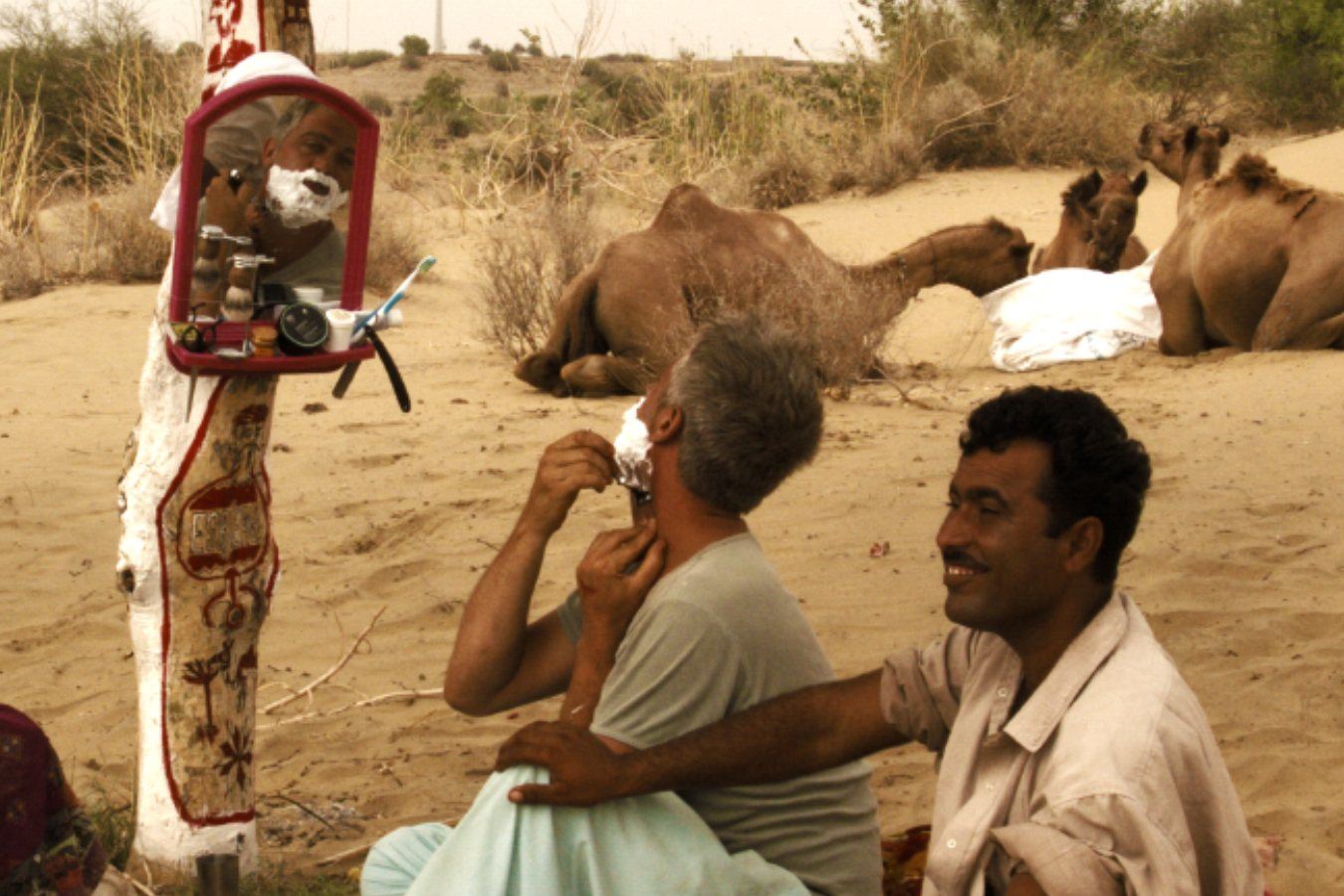 Rasur in Wüste Thar, Indien